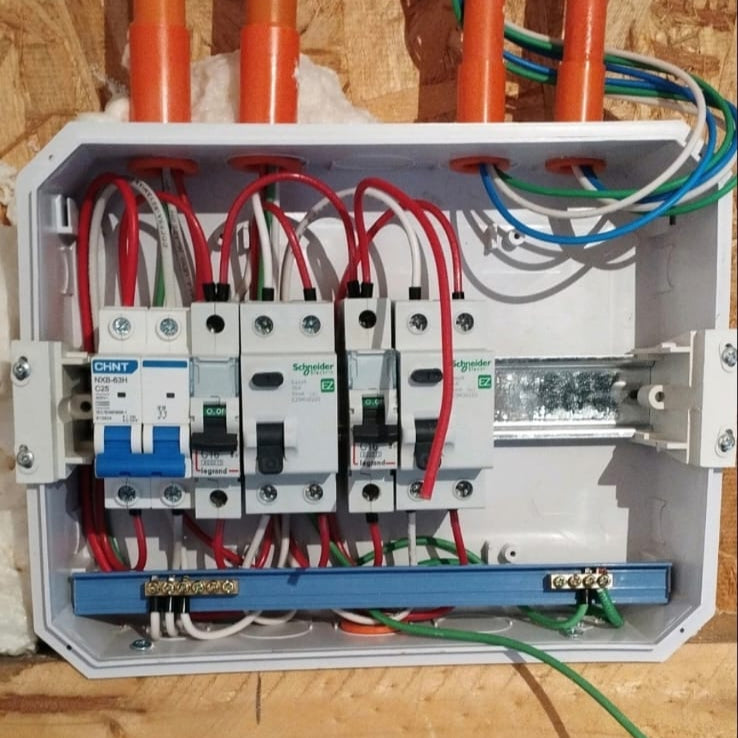Instalación tablero domiciliario pre embutido