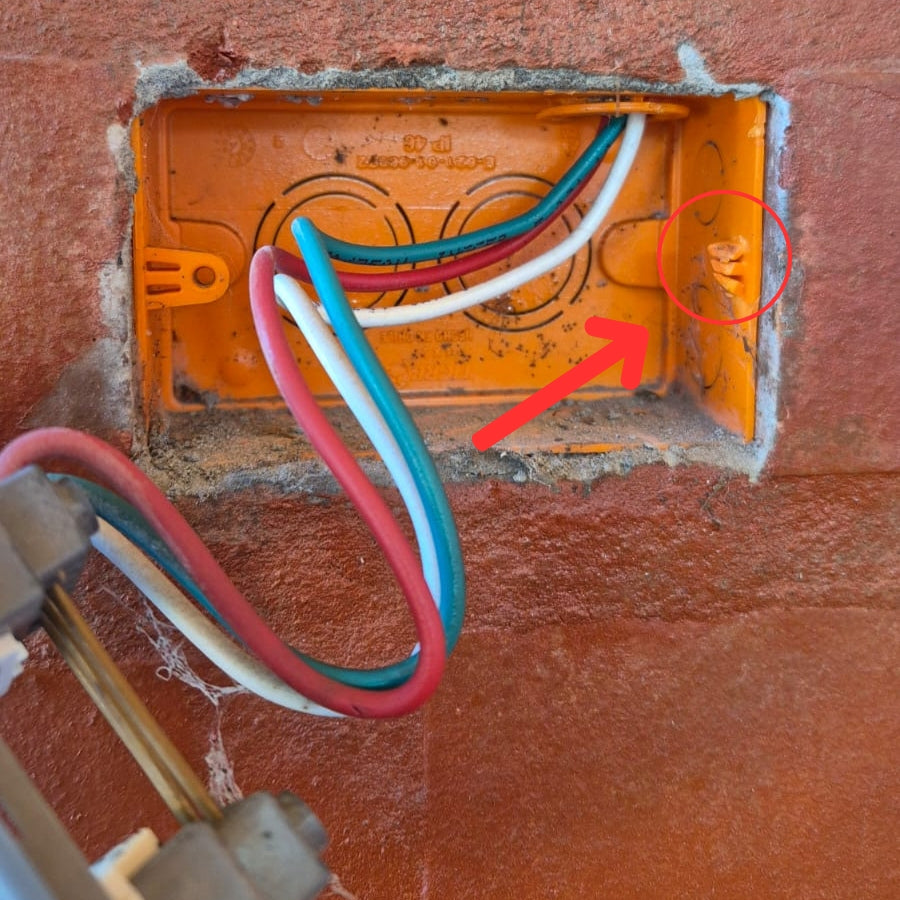 Cambio y normalización de centro de enchufe interior o exterior