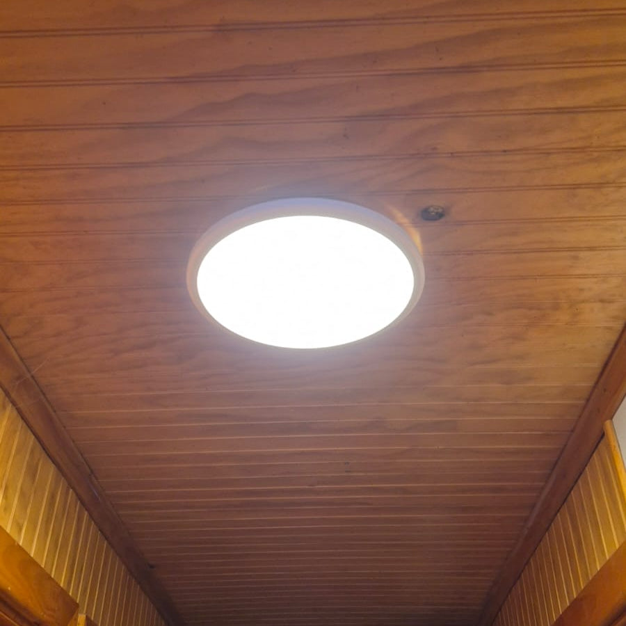 Centro de luminaria interior con canalización embutida (conduit)